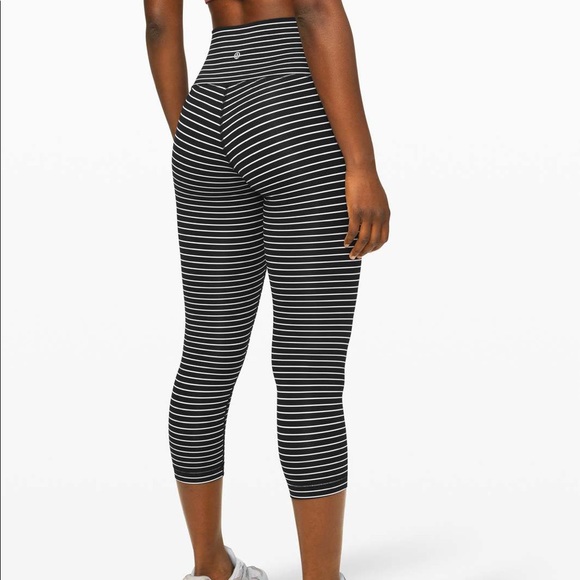 Lululemon Cropped Stripe Legginging - Picture 1 of 4